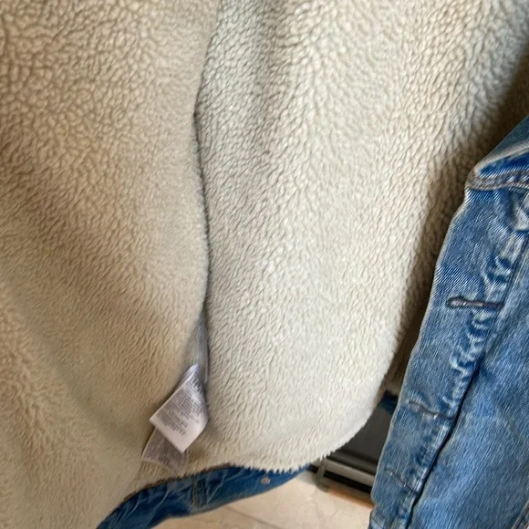 Levi's Classic Blue Denim Jacket with Sherpa Collar - Picture 3 of 4